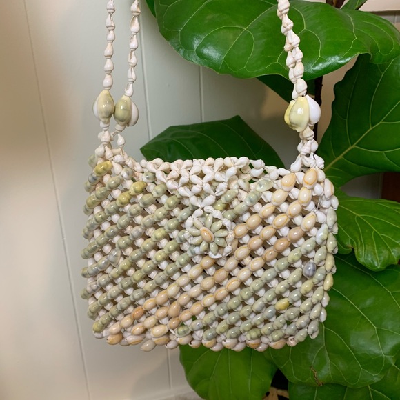 Vintage Handbags - Vintage White Seashell Shoulder Bag